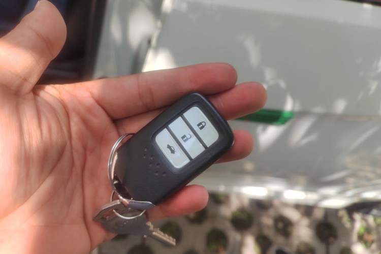 Used Honda Crider 2015 1.8L automatic luxury edition Vehicle Key
