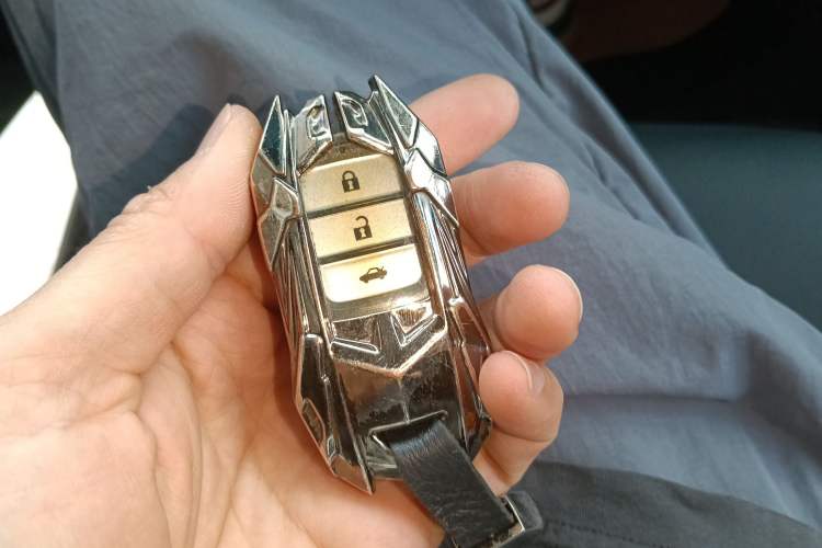 Used Honda Crider 2015 1.8L automatic luxury edition Vehicle Key