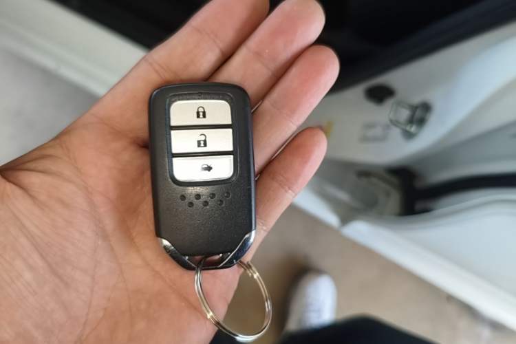 Used Honda Crider 2015 1.8L automatic luxury edition Vehicle Key