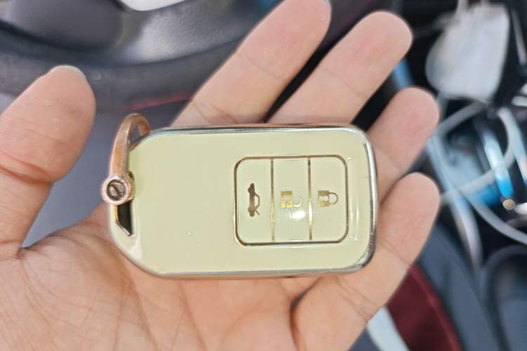 Used Honda Crider 2015 1.8L automatic luxury edition Vehicle Key