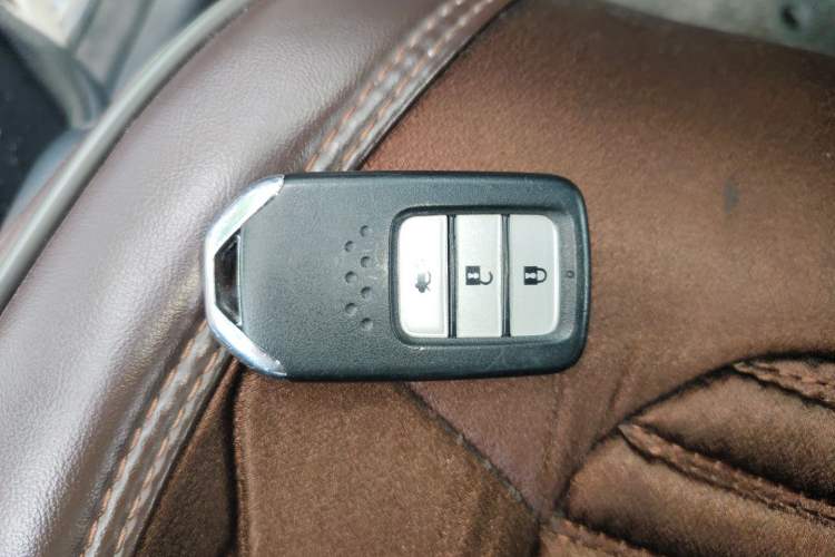 Used Honda Crider 2015 1.8L automatic luxury edition Vehicle Key