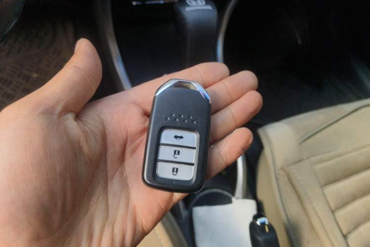 Used Honda Crider 2015 1.8L automatic luxury edition Vehicle Key