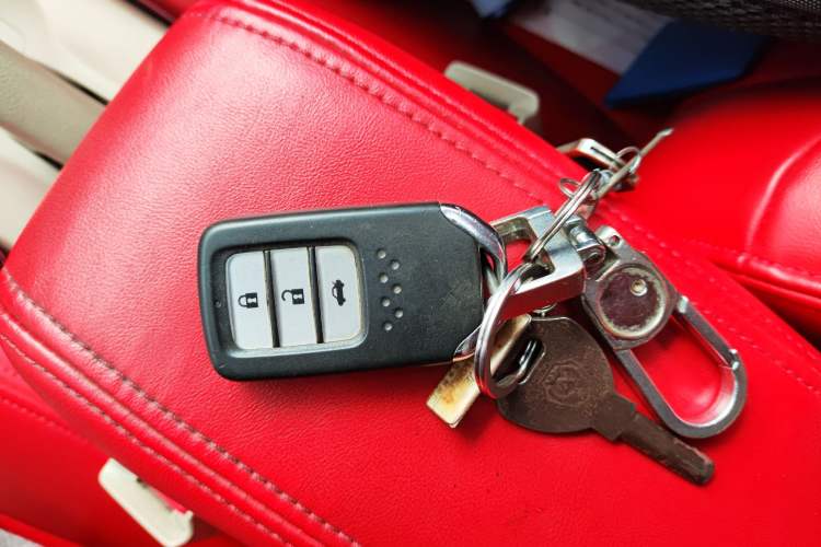 Used Honda Crider 2015 1.8L automatic luxury edition Vehicle Key