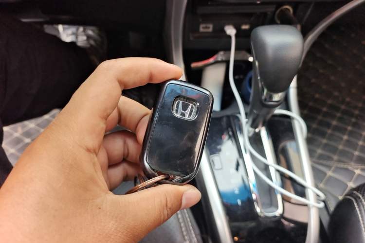 Used Honda Crider 2015 1.8L automatic luxury edition Vehicle Key