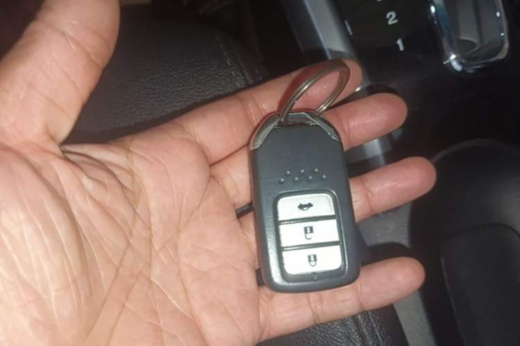 Used Honda Crider 2015 1.8L automatic luxury edition Vehicle Key