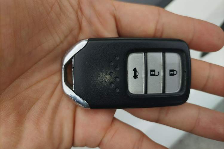 Used Honda Crider 2015 1.8L automatic luxury edition Vehicle Key