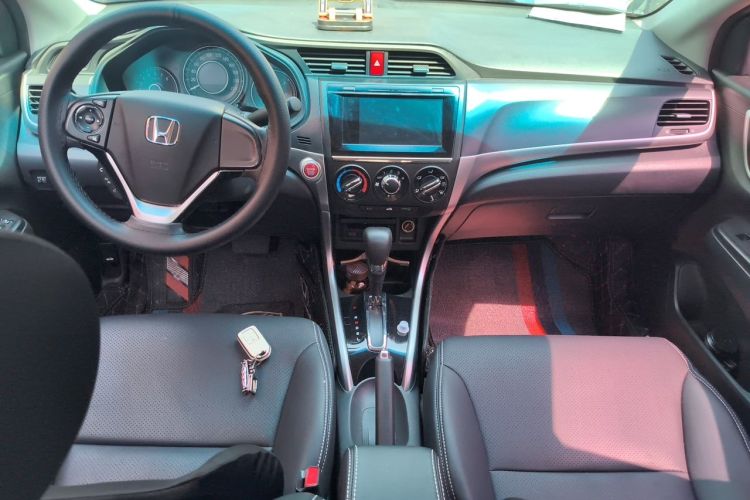 Used Honda Crider 2016 1.8L CVT Luxury Edition Center Console