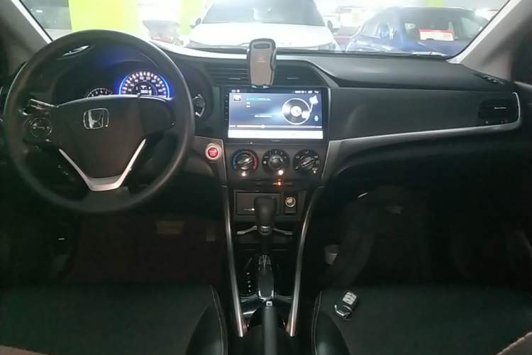 Used Honda Crider 2016 1.8L CVT Luxury Edition Center Console