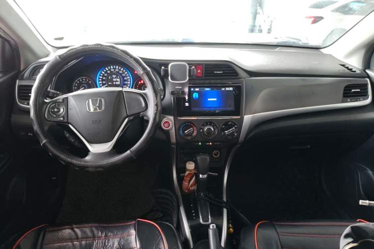 Used Honda Crider 2016 1.8L CVT Luxury Edition Center Console