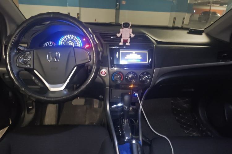 Used Honda Crider 2016 1.8L CVT Luxury Edition Center Console