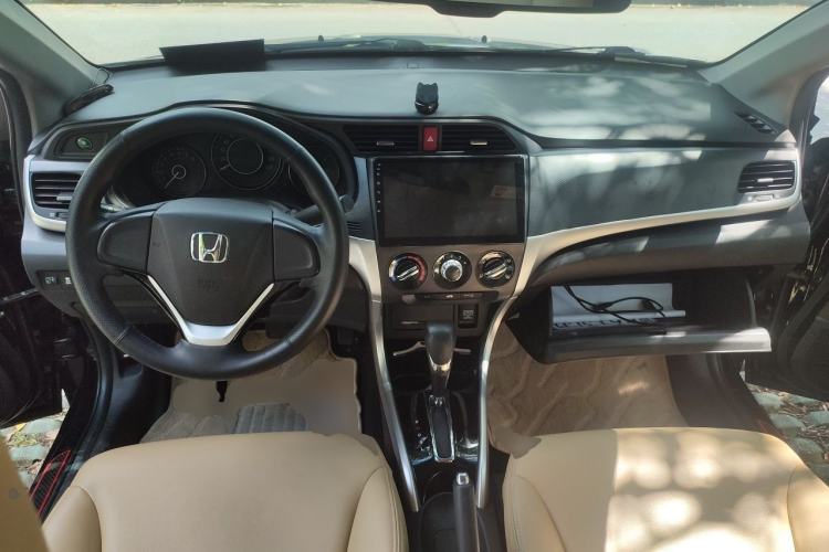Used Honda Crider 2016 1.8L CVT Comfort Version Center Console