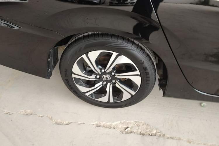 Used Honda Crider 2016 1.8L CVT Leading Edition Exterior 3