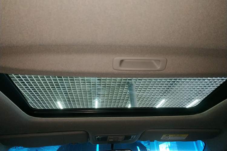 Used Honda Crider 2016 1.8L Manual Luxury Edition Headliner