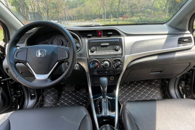 Used Honda Crider 2016 1.8L CVT Comfort Version Interior 3
