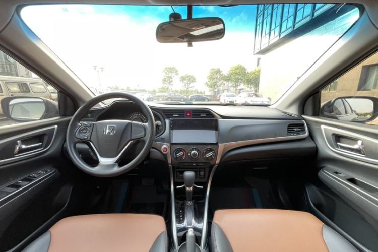 Used Honda Crider 2016 1.8L CVT Luxury Edition Interior 3