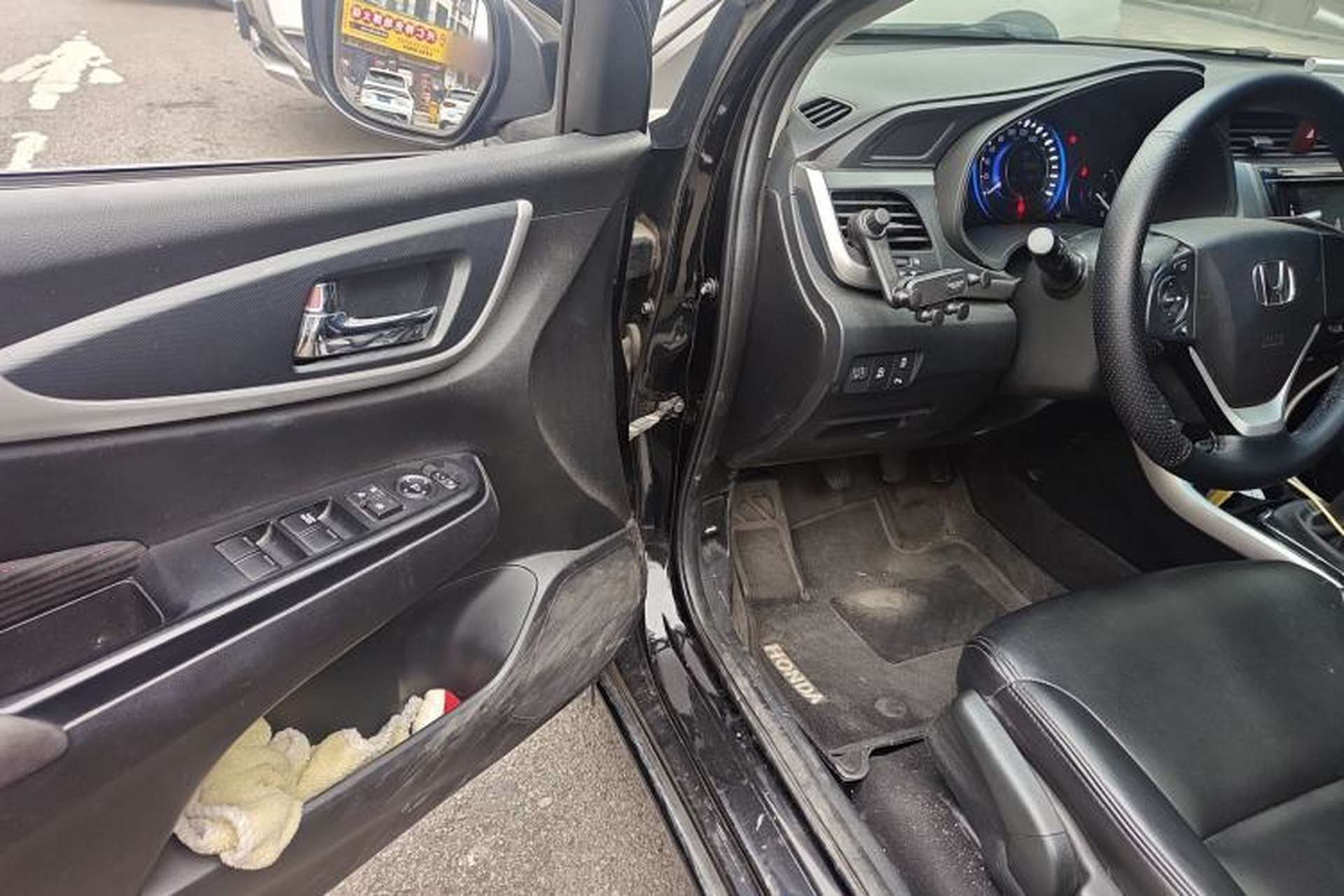 Used Honda Crider 2016 1.8L Manual Luxury Edition Interior 3