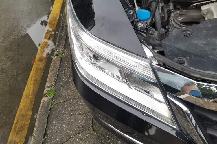 Used Honda Crider 2016 1.8L CVT Comfort Version Right Front Headlight