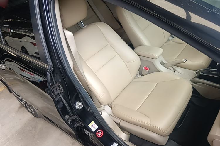 Used Honda Crider 2016 1.8L CVT Luxury Edition Right Front Seat