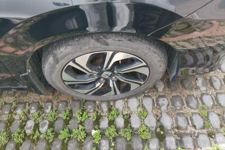 Used Honda Crider 2016 1.8L CVT Luxury Edition Right Front Wheel Hub