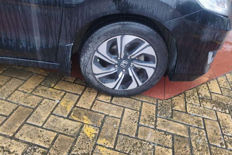Used Honda Crider 2016 1.8L CVT Luxury Edition Right Front Wheel Hub