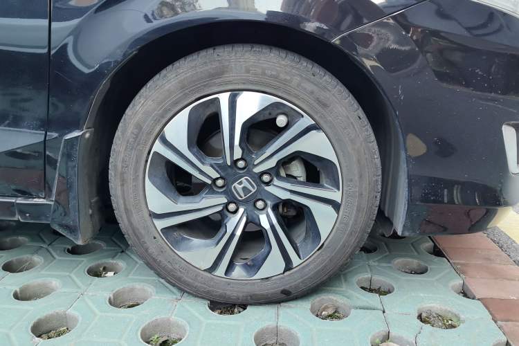 Used Honda Crider 2016 1.8L CVT Luxury Edition Right Front Wheel Hub