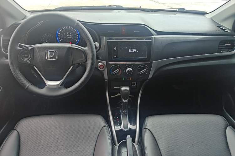Used Honda Crider 2016 1.8L CVT Luxury Edition Center Console