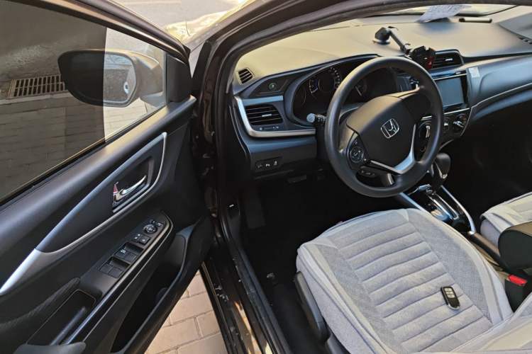 Used Honda Crider 2016 1.8L CVT Luxury Edition Interior 3