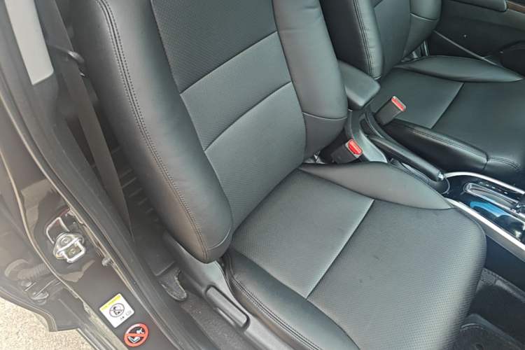 Used Honda Crider 2016 1.8L CVT Luxury Edition Right Front Seat