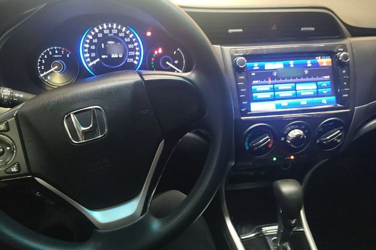 Used Honda Crider 2016 1.8L CVT Luxury Edition Center Console
