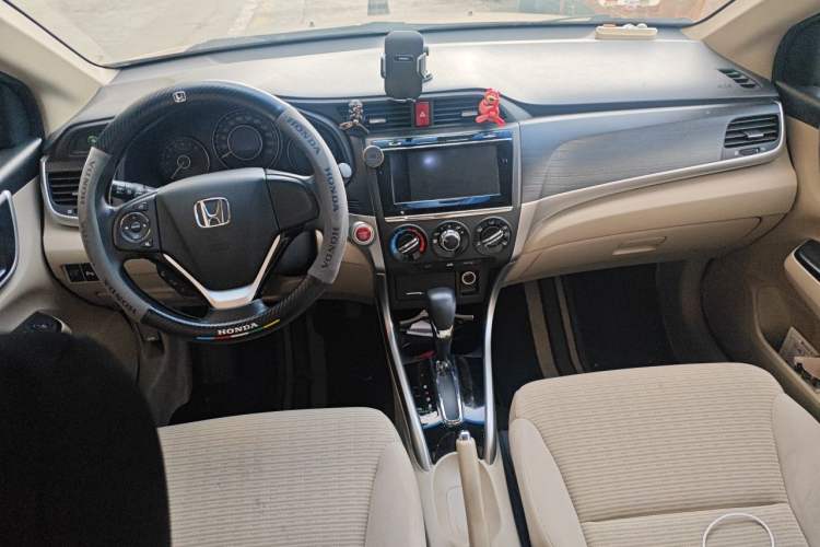 Used Honda Crider 2016 1.8L CVT Luxury Edition Center Console