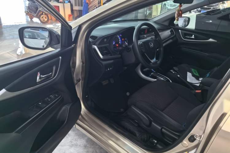Used Honda Crider 2016 1.8L CVT Luxury Edition Driver Seat