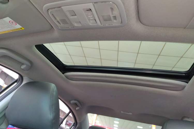 Used Honda Crider 2016 1.8L CVT Leading Edition Headliner