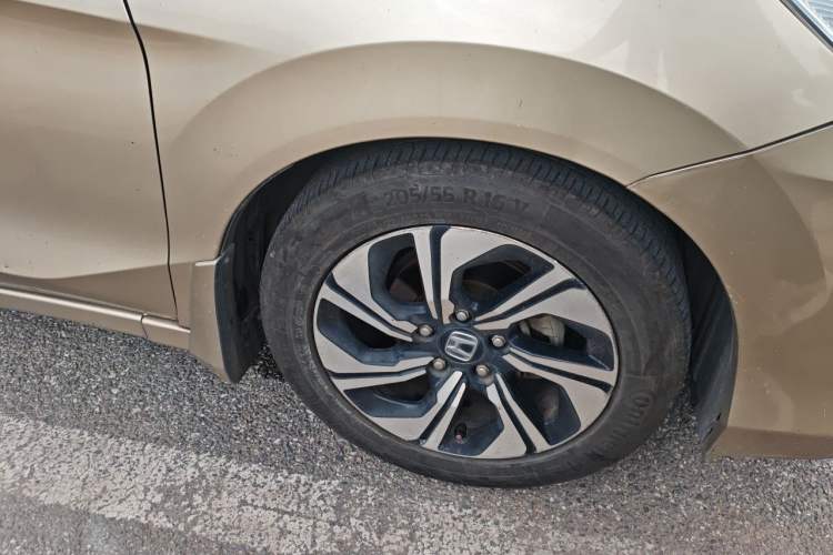 Used Honda Crider 2016 1.8L CVT Luxury Edition Right Front Wheel Hub