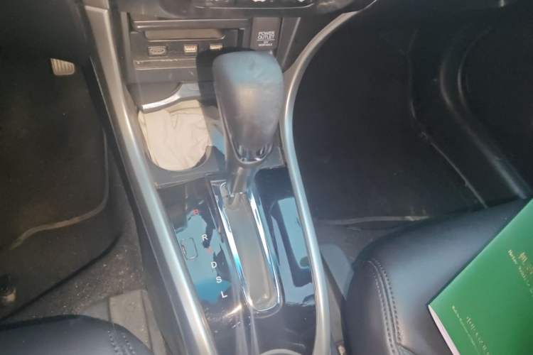 Used Honda Crider 2016 1.8L CVT Luxury Edition Gear Lever