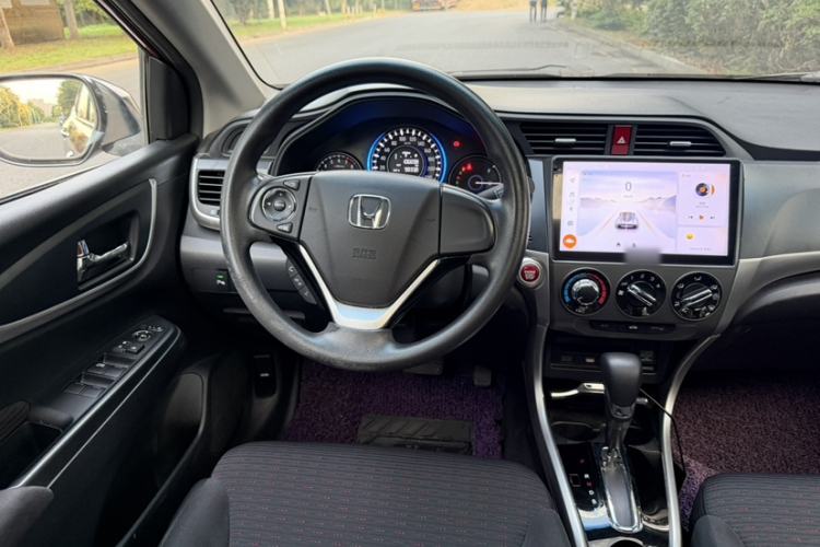 Used Honda Crider 2016 1.8L CVT Luxury Edition Interior 5