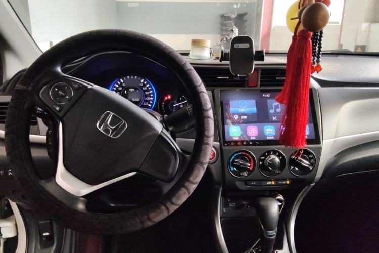 Used Honda Crider 2016 1.8L CVT Luxury Edition Center Console
