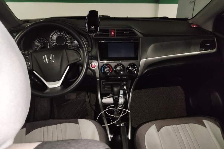 Used Honda Crider 2016 1.8L CVT Luxury Edition Center Console