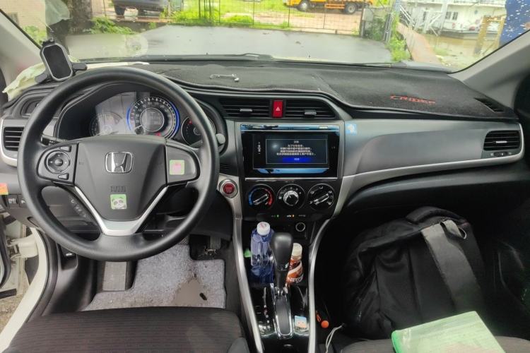 Used Honda Crider 2016 1.8L CVT Luxury Edition Center Console