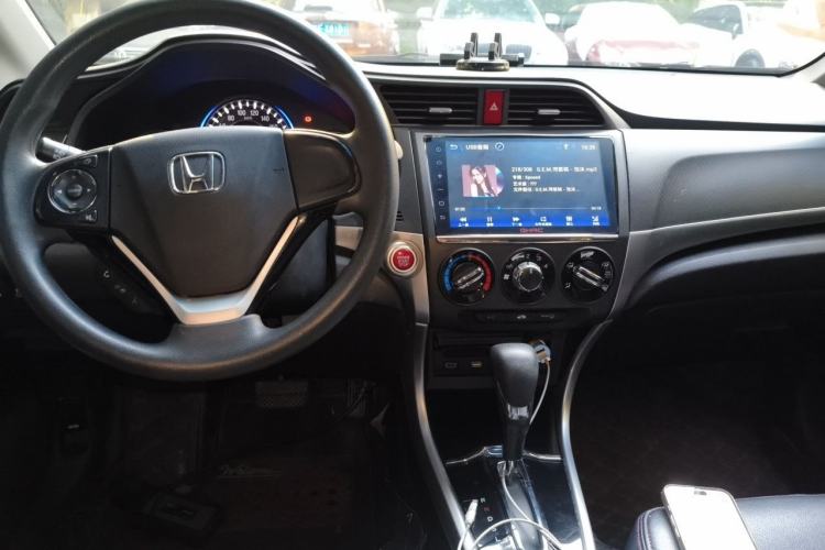 Used Honda Crider 2016 1.8L CVT Luxury Edition Center Console