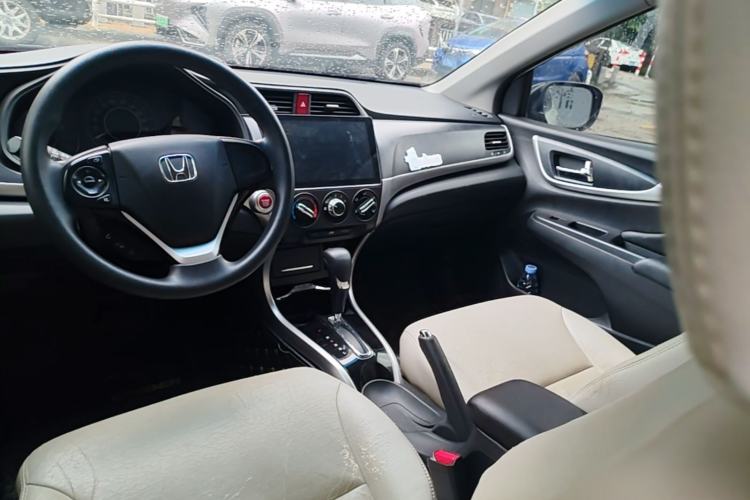 Used Honda Crider 2016 1.8L CVT Luxury Edition Center Console