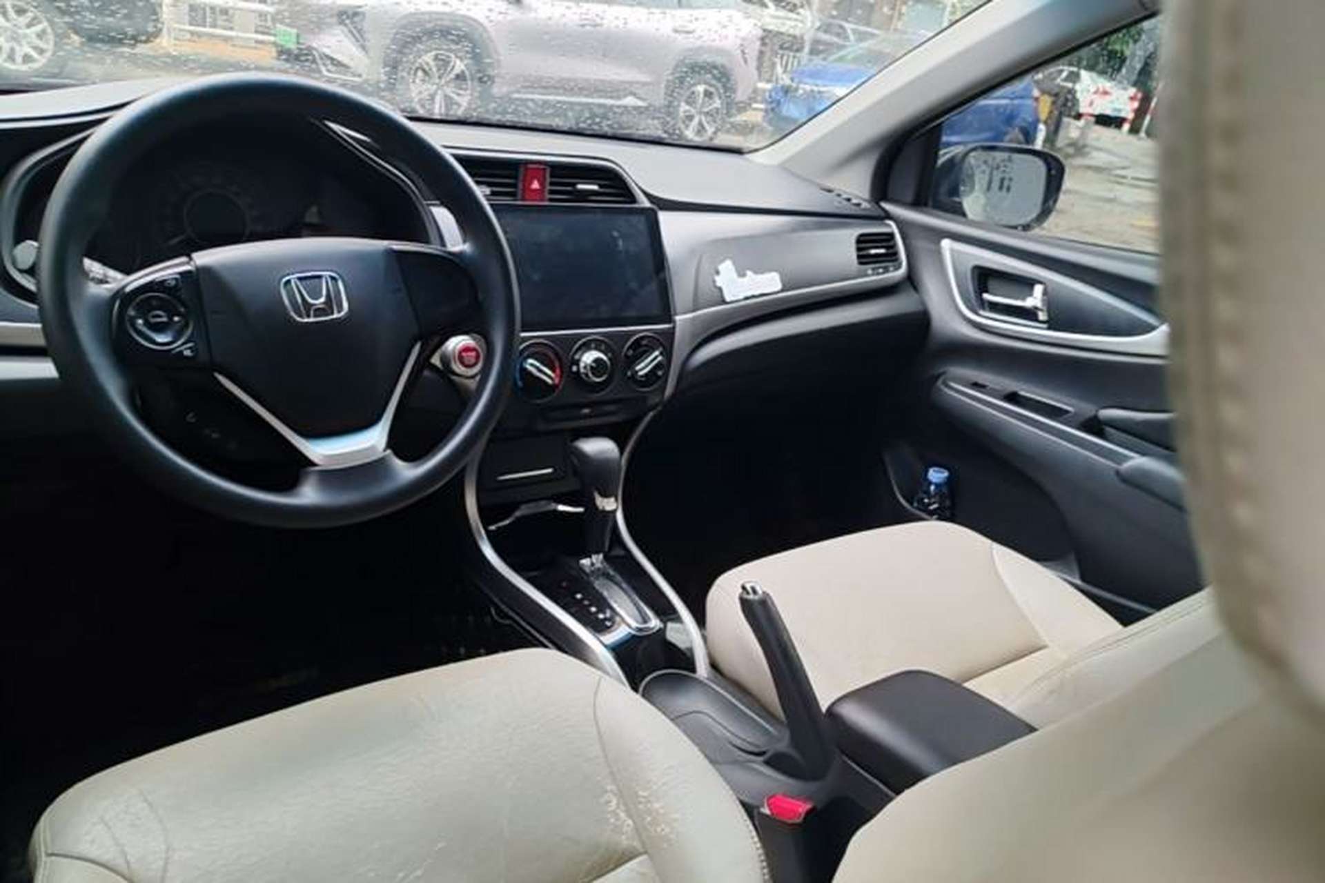 Used Honda Crider 2016 1.8L CVT Luxury Edition Center Console