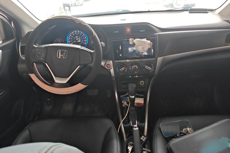 Used Honda Crider 2016 1.8L CVT Luxury Edition Center Console