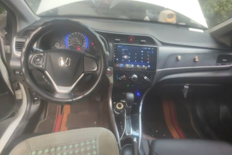 Used Honda Crider 2016 1.8L CVT Luxury Edition Center Console