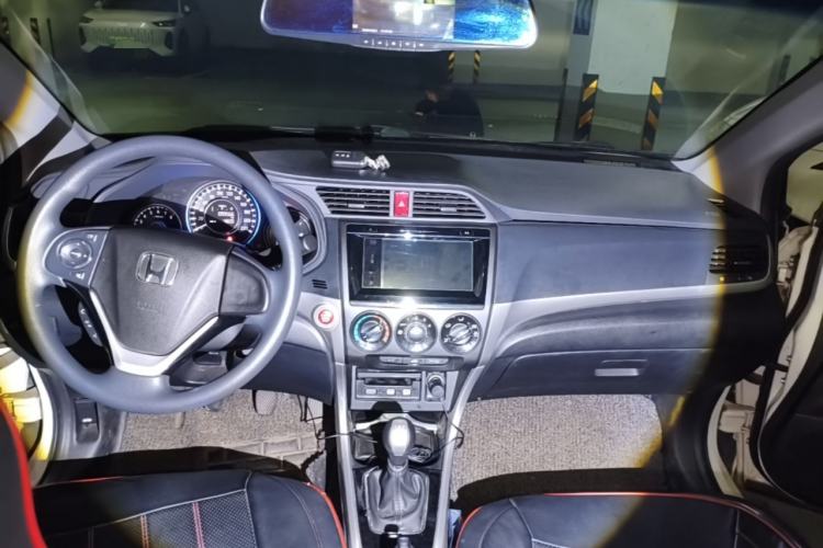 Used Honda Crider 2016 1.8L Manual Luxury Edition Center Console