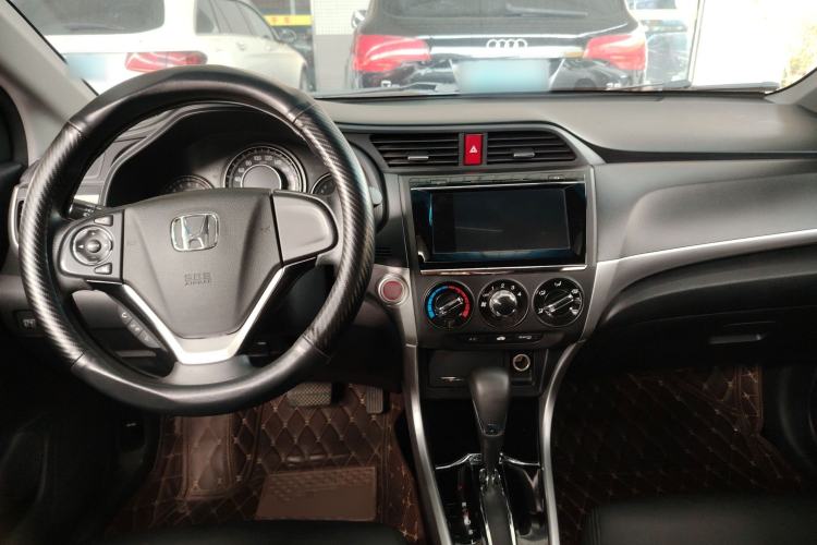 Used Honda Crider 2016 1.8L CVT Luxury Edition Center Console
