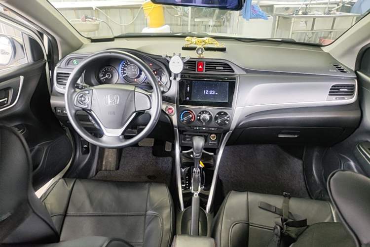 Used Honda Crider 2016 1.8L CVT Luxury Edition Center Console
