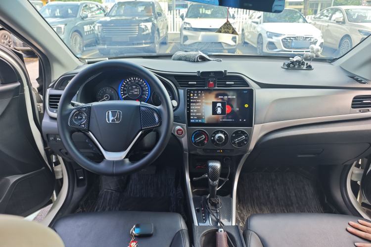 Used Honda Crider 2016 1.8L CVT Luxury Edition Center Console