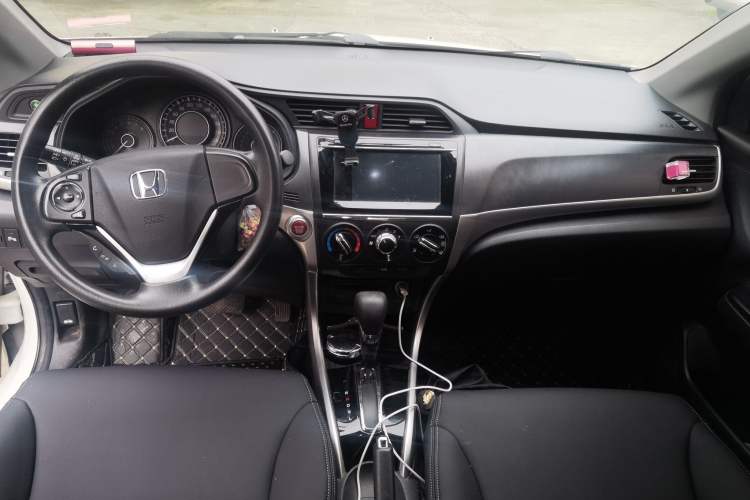 Used Honda Crider 2016 1.8L CVT Luxury Edition Center Console