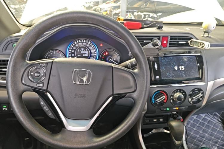 Used Honda Crider 2016 1.8L CVT Luxury Edition Center Console