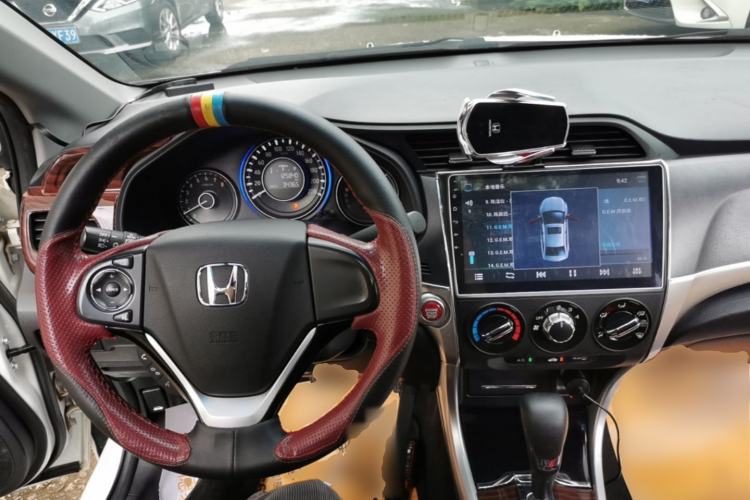 Used Honda Crider 2016 1.8L CVT Luxury Edition Center Console